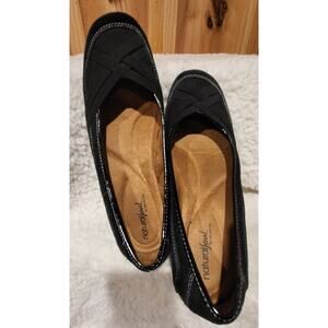 Black flat dress shoes by Naturalizer, size 10 Natural Soul. Comfy and clean
